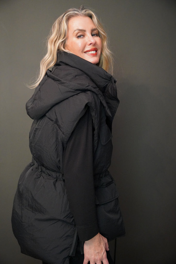 Black Sleeveless Short Puffer - desray.co.za