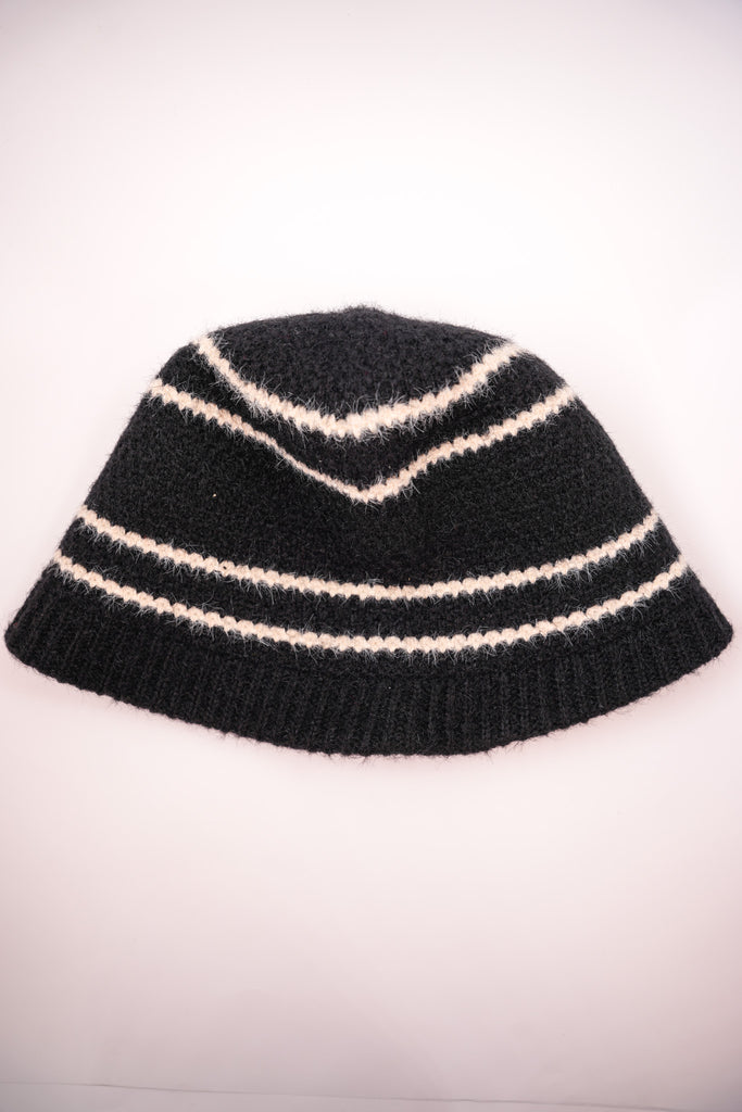 Black Knitted Hat - desray.co.za