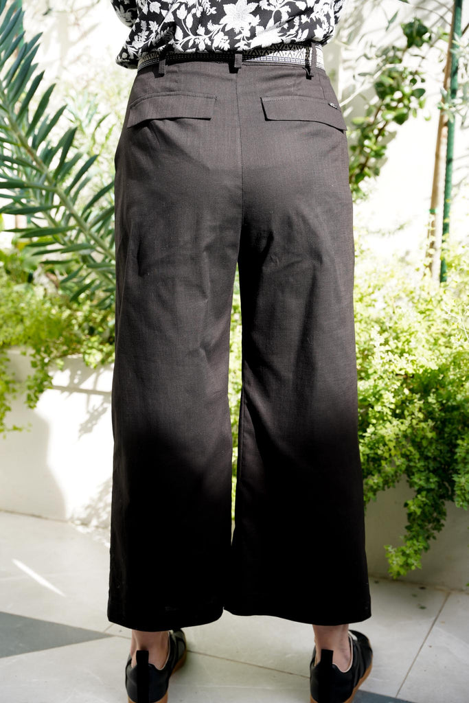 Black Cotton Summer Cropped Pants - desray.co.za